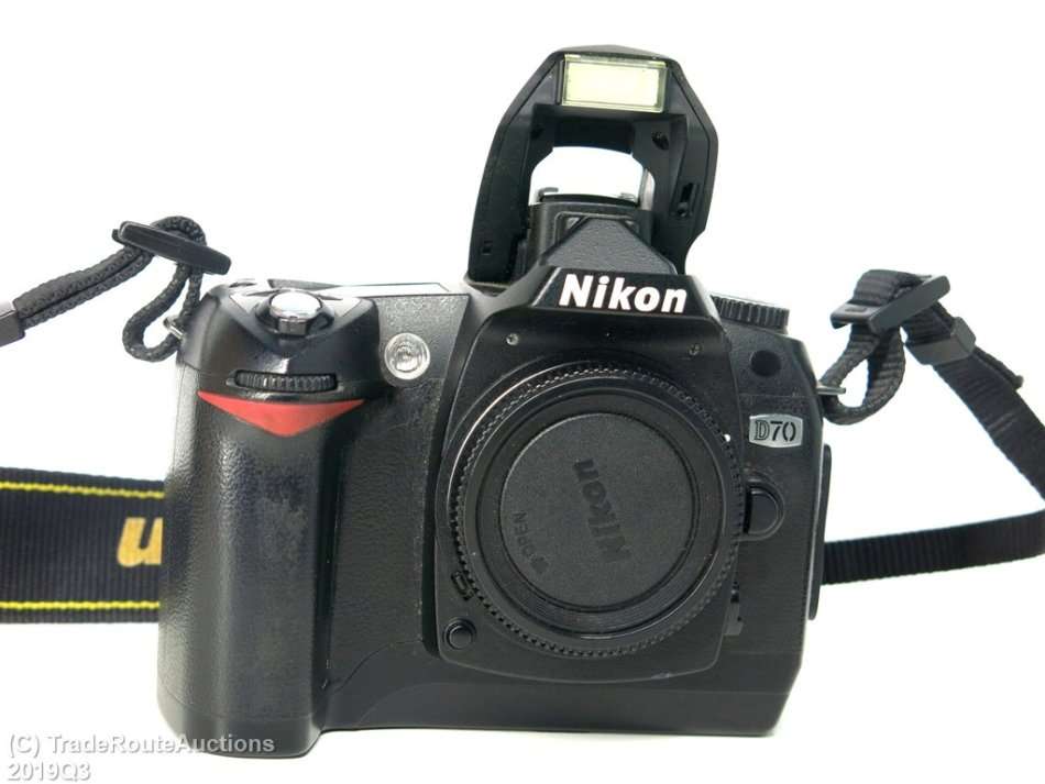 NIKON D70 Professional Digital SLR camera body only