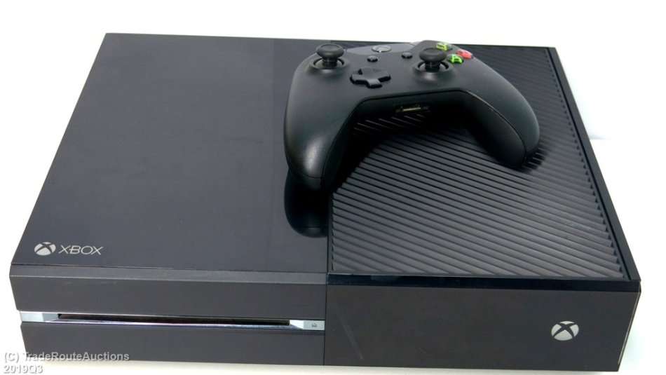 Microsoft Xbox One 500GB Model 1540 Gaming Console + 1 Controller