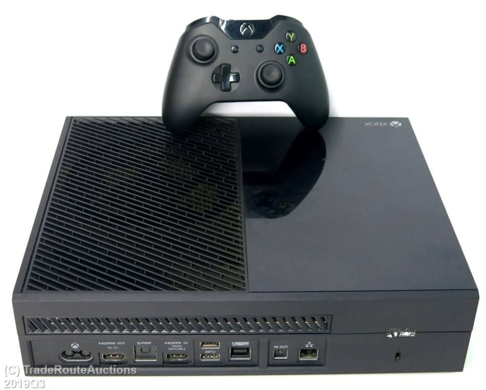 Microsoft Xbox One 500GB Model 1540 Gaming Console + 1 Controller