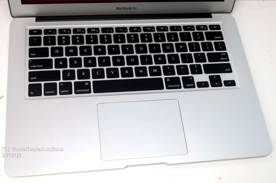 MacBook Air 13.3-inch | Core i5 1.8GHz | 8GB RAM | 128GB SSD MACBOOK AIR 13 INCH 2017 MODEL