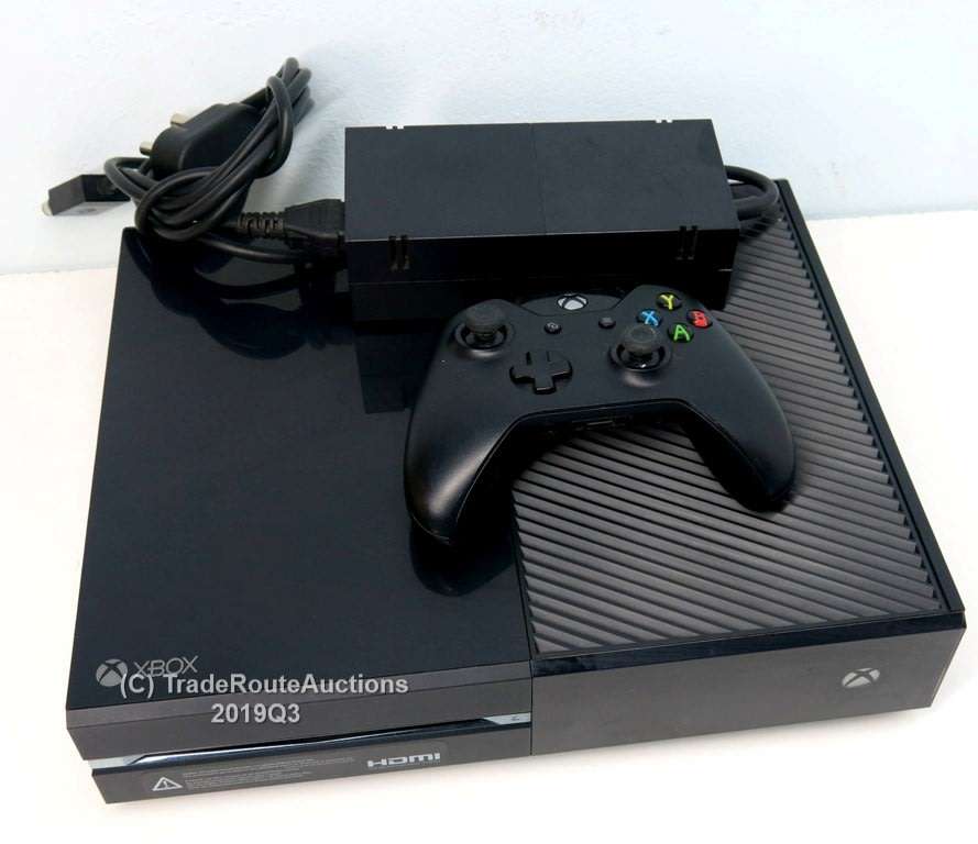 Microsoft Xbox One 500GB Model 1540 Gaming Console + 1 Controller