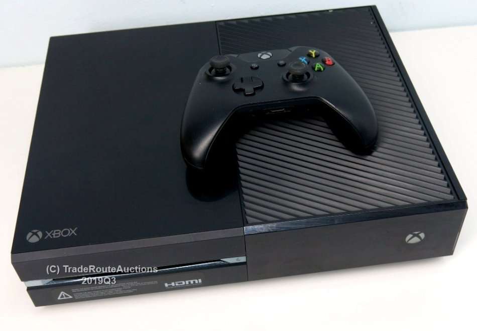 Microsoft Xbox One 500GB Model 1540 Gaming Console + 1 Controller