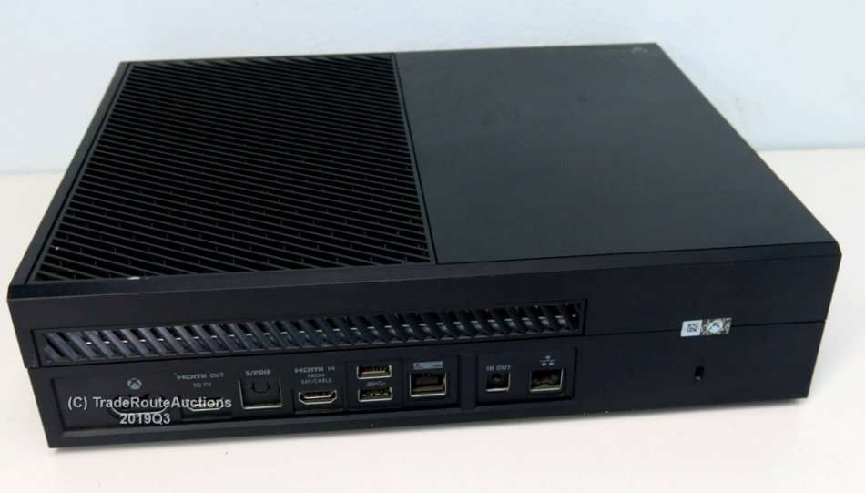 Microsoft Xbox One 500GB Model 1540 Gaming Console + 1 Controller