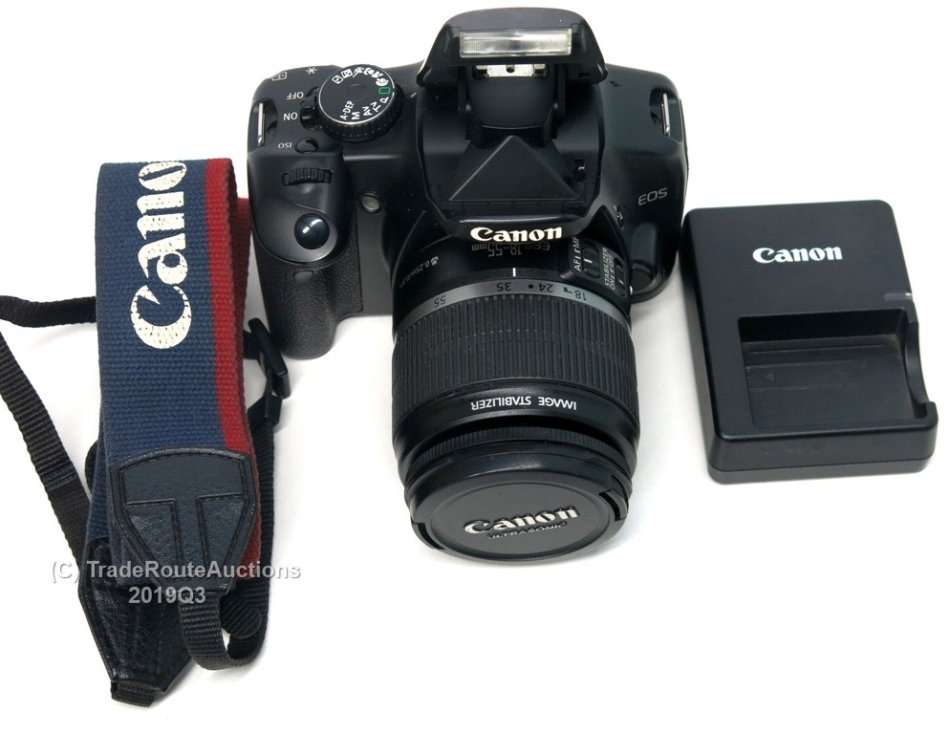 Canon EOS 450D DigitalSLR camera 12.2 Megapixels with Canon 18-55mm Lens Kit