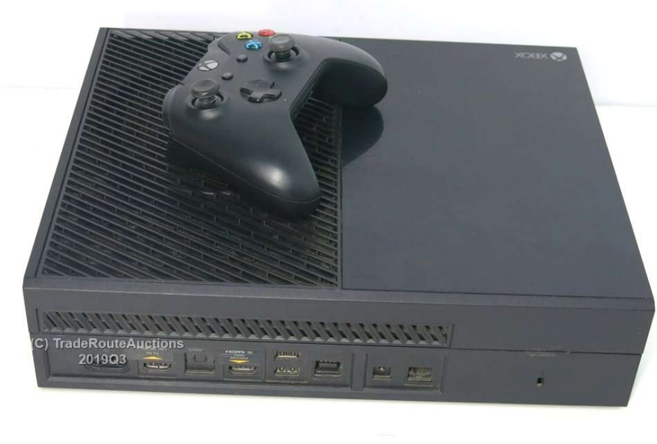 Microsoft Xbox One 500GB Model 1540 Gaming Console + 1 Controller