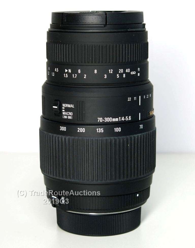 SIGMA DG 70-300mm Telephoto Zoom Lens for Nikon DSLR Cameras