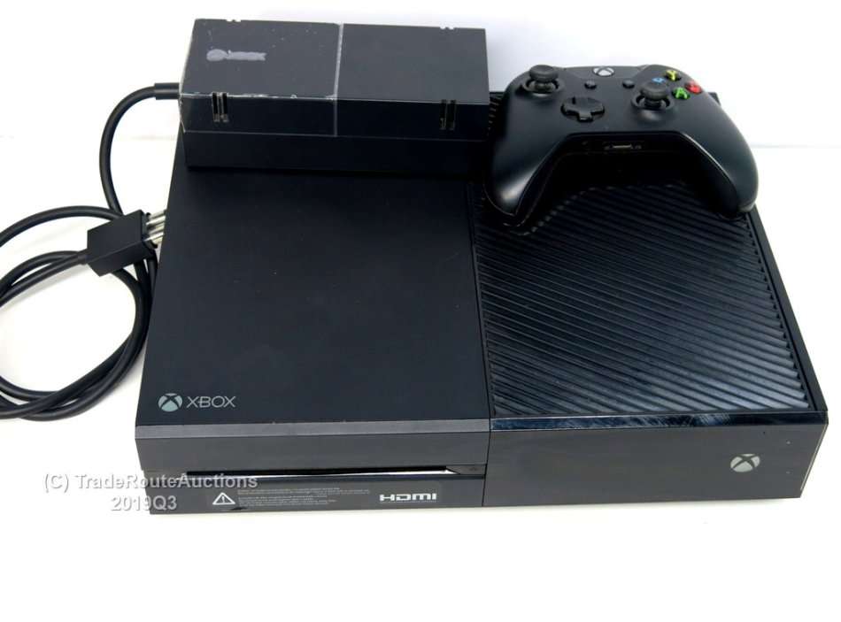 Microsoft Xbox One 500GB Model 1540 Gaming Console + 1 Controller