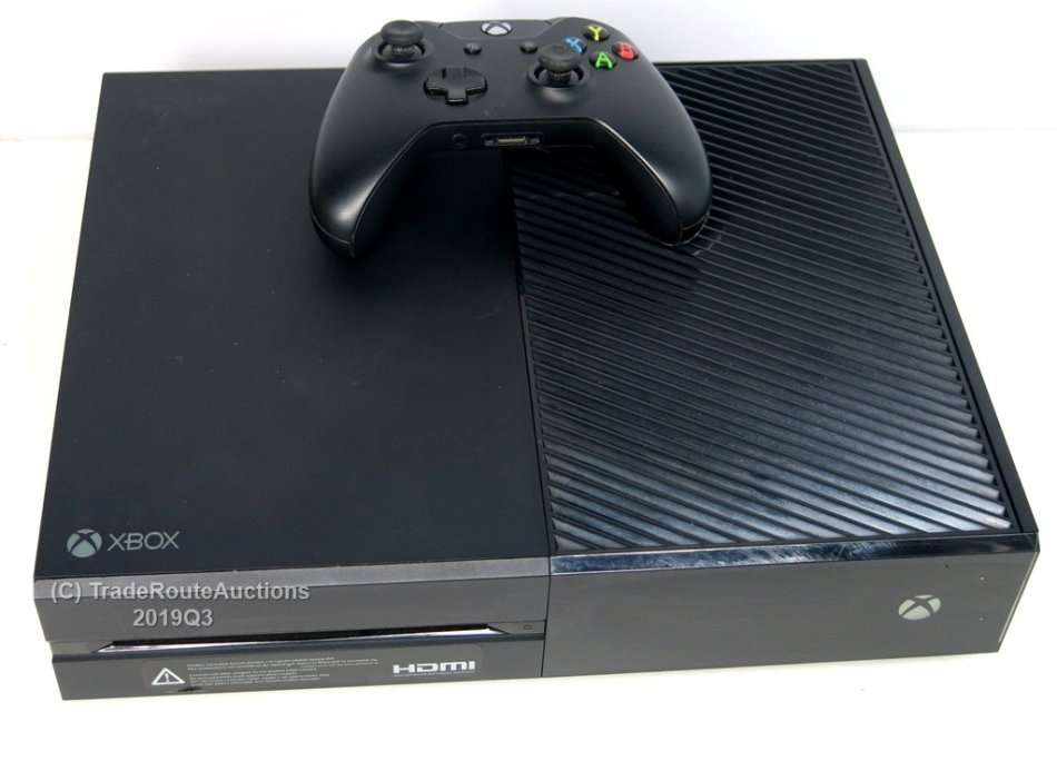 Microsoft Xbox One 500GB Model 1540 Gaming Console + 1 Controller