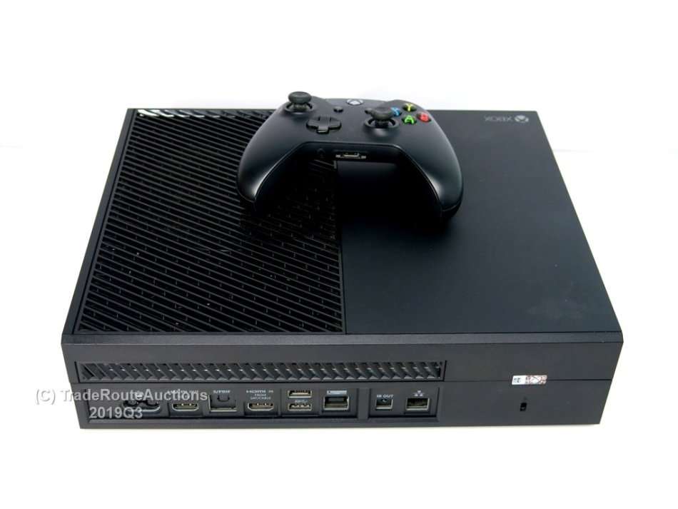 Microsoft Xbox One 500GB Model 1540 Gaming Console + 1 Controller