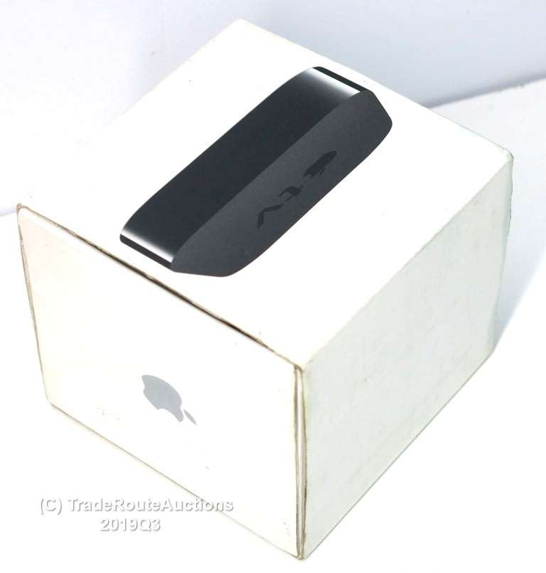 APPLE TV - A1469 - MD199SO/A - 3RD Generation - comes with Power Cable & Remote
