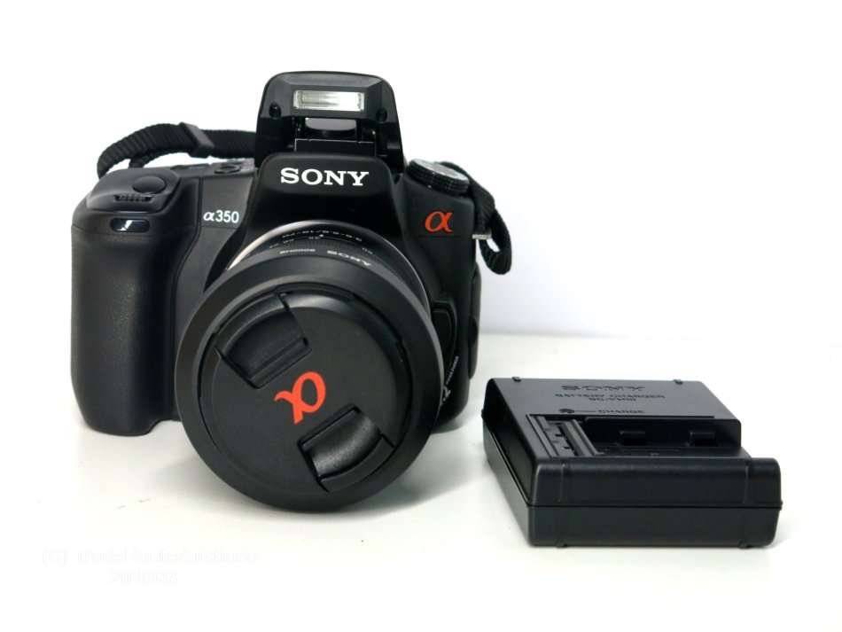 SONY ALPHA A350 DIGITAL CAMERA 14.2 MP BODY + SONY 18-70 LENS KIT