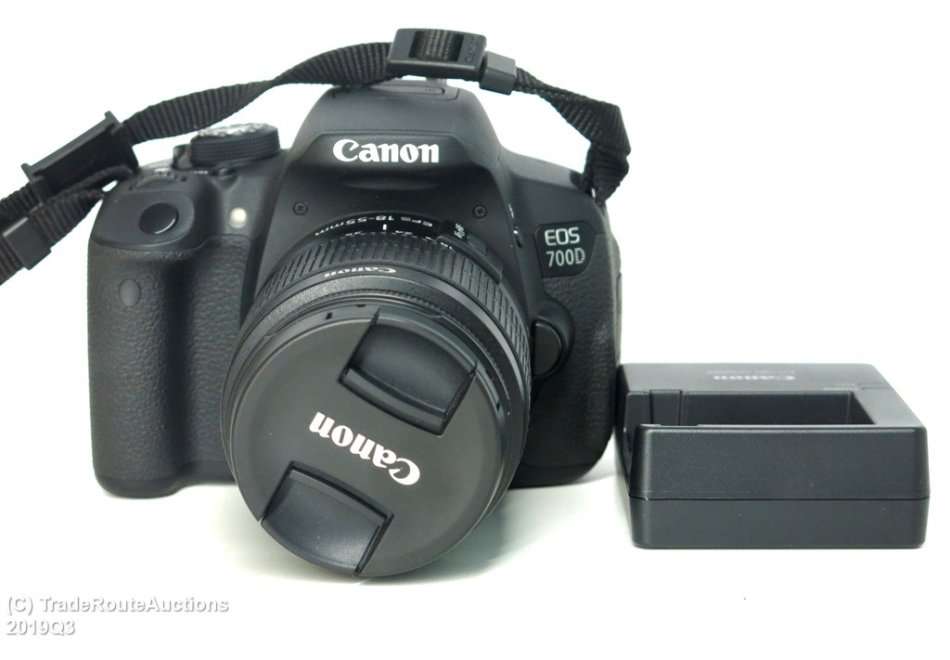 Canon EOS 700D DIGITAL SLR CAMERA KIT WITH 18-55MM iii LENS | 18.0 MP FULL HD