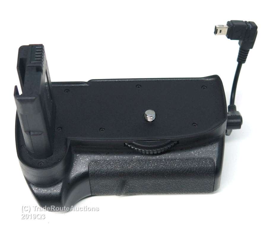 Vertical battery grip BG-2F for Nikon D3100 / D3200 / D3300 Cameras