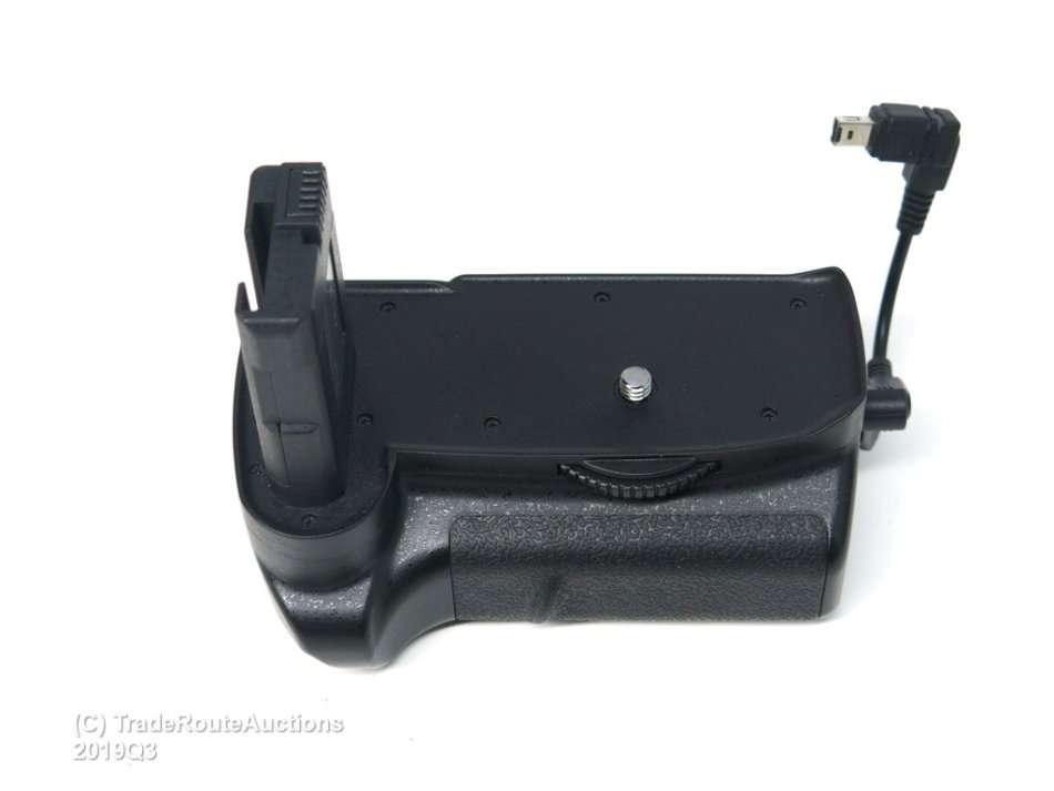 Vertical battery grip BG-2F for Nikon D3100 / D3200 / D3300 Cameras