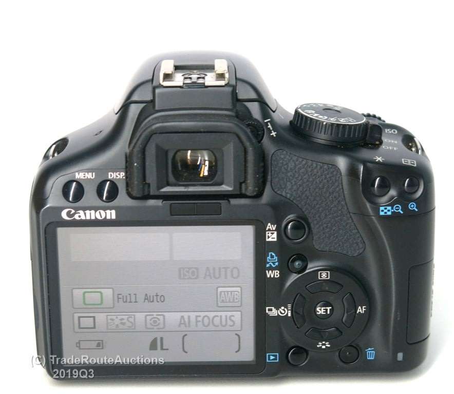 Canon EOS 450D DigitalSLR camera 12.2 Megapixels with Canon 18-55mm Lens Kit