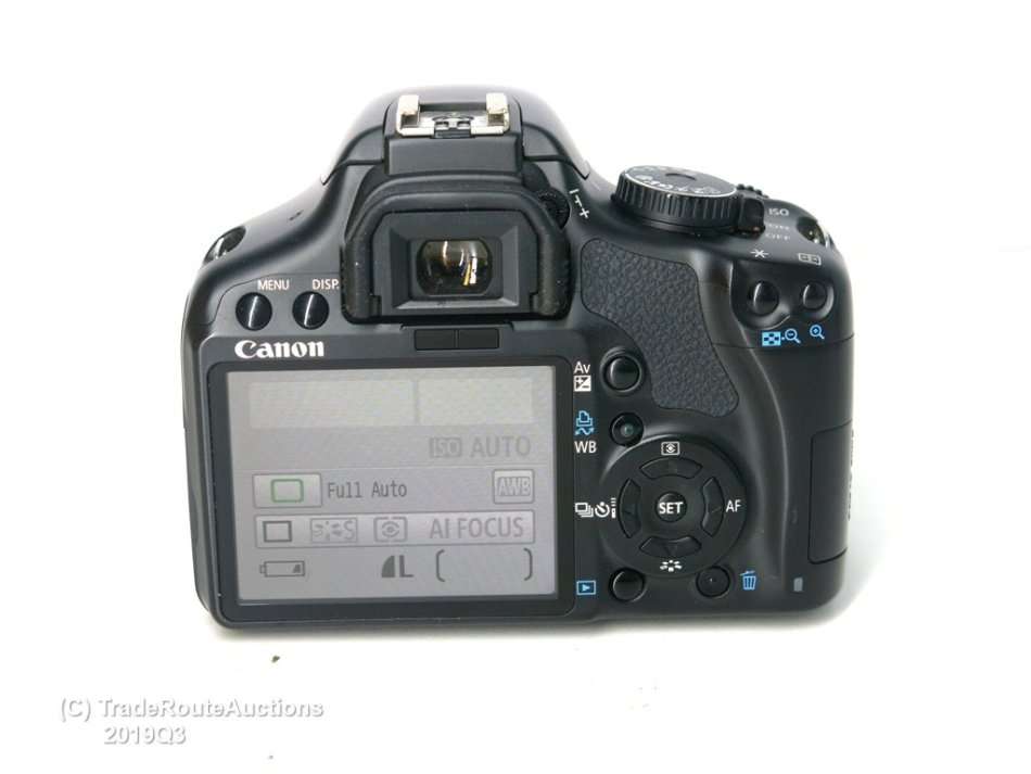 Canon EOS 450D DigitalSLR camera 12.2 Megapixels with Canon 18-55mm Lens Kit
