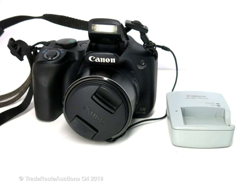 Canon PowerShot SX520 HS 16.0MP X 42 zoom Digital Camera - 84X ZOOM PLUS
