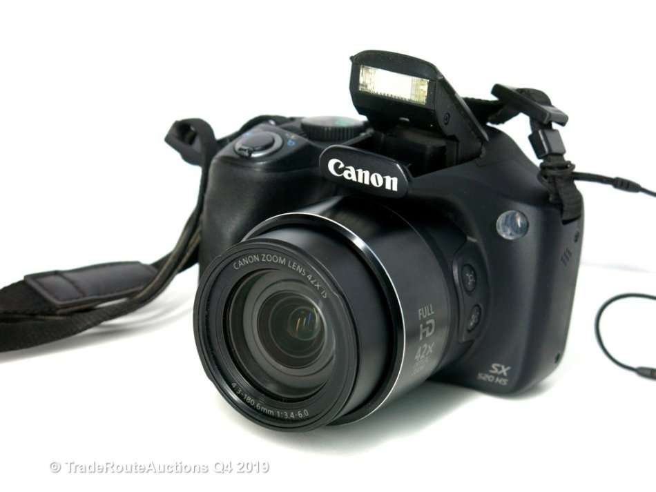 Canon PowerShot SX520 HS 16.0MP X 42 zoom Digital Camera - 84X ZOOM PLUS