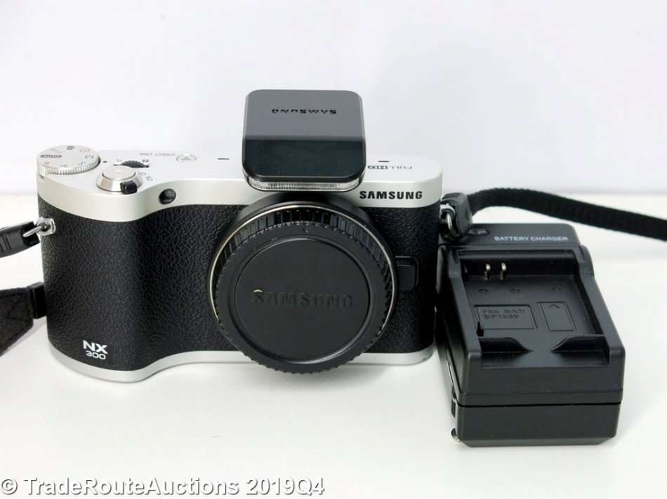 Samsung NX300 20.3MP CMOS Smart | WiFi | FULL HD | 3.31" AMOLED TILT & TOUCH - BODY ONLY