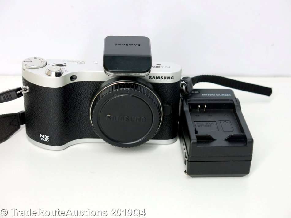 Samsung NX300 20.3MP CMOS Smart | WiFi | FULL HD | 3.31" AMOLED TILT & TOUCH - BODY ONLY