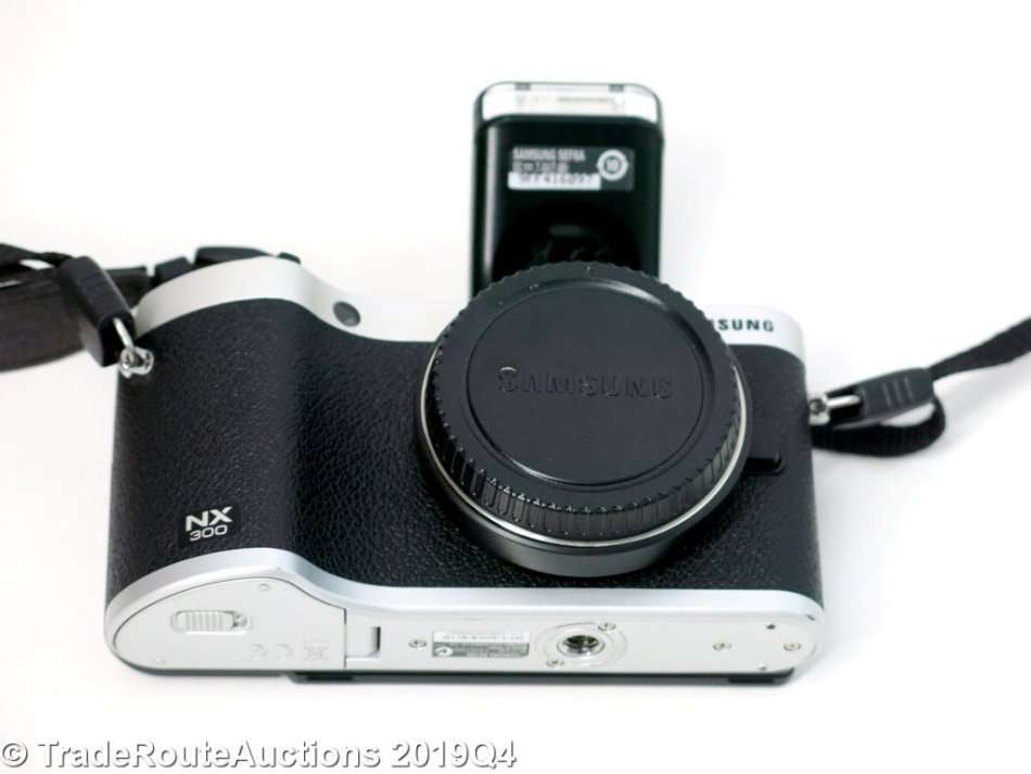 Samsung NX300 20.3MP CMOS Smart | WiFi | FULL HD | 3.31" AMOLED TILT & TOUCH - BODY ONLY