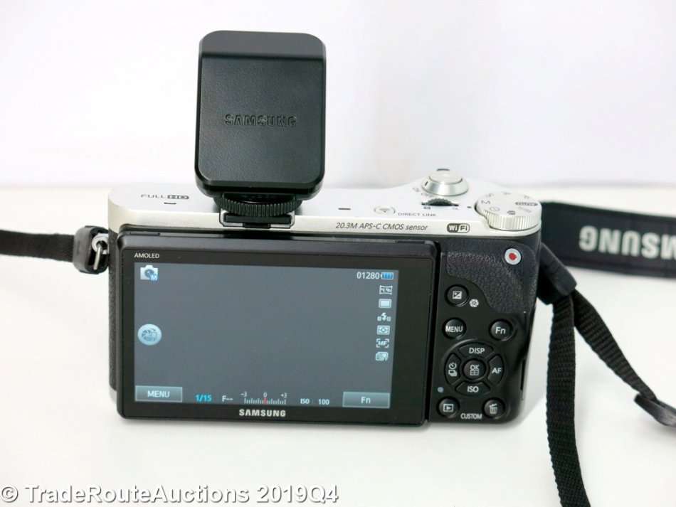 Samsung NX300 20.3MP CMOS Smart | WiFi | FULL HD | 3.31" AMOLED TILT & TOUCH - BODY ONLY