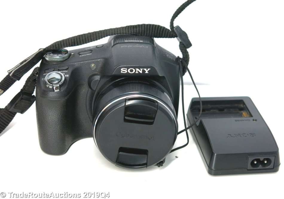 Sony Cyber-Shot DSC-HX100V 16.2 MP Exmor R CMOS Digital Still Camera Carl Zeiss Vario-Tessar Lens