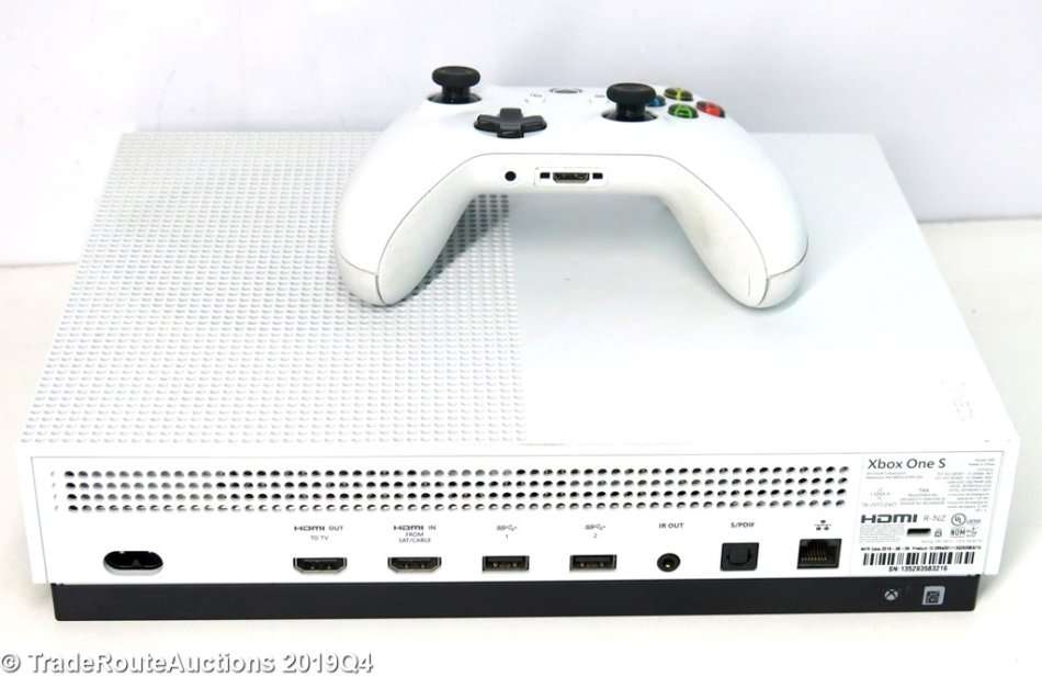 BOXED - Microsoft Xbox One S 1TB Console (WHITE) Model 1681 + 1 Controller