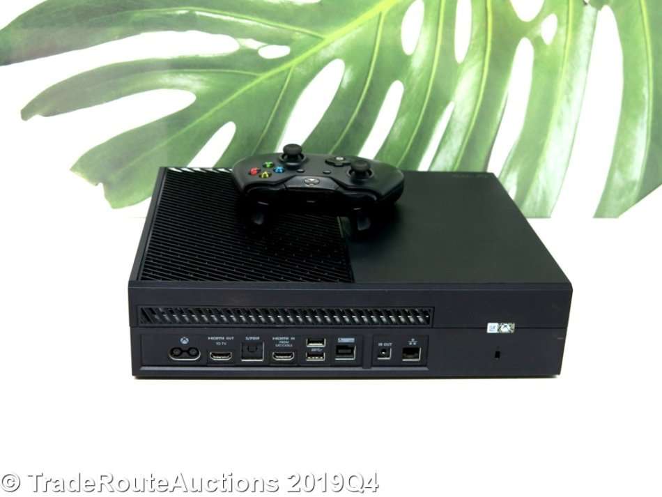 Microsoft Xbox One 500GB Model 1540 Gaming Console + 1 Controller