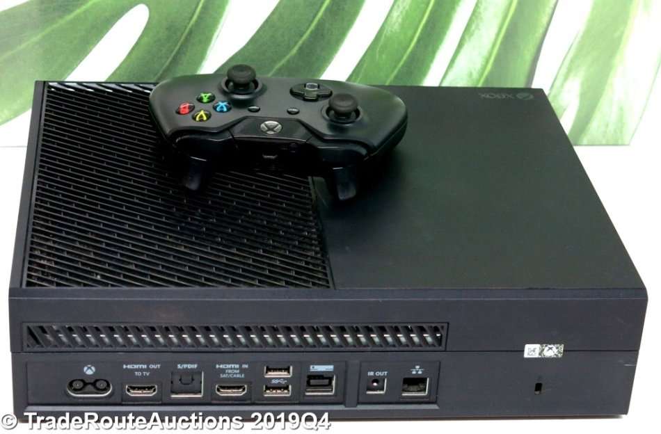 Microsoft Xbox One 500GB Model 1540 Gaming Console + 1 Controller
