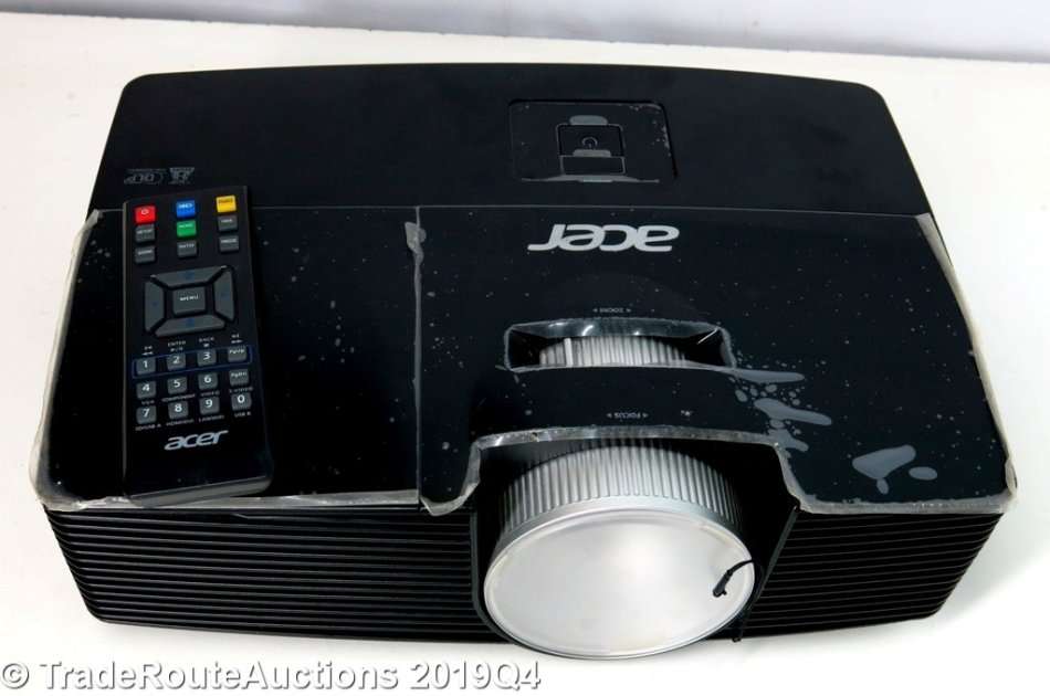 Acer X113 DLP 3D Ready Projector + Remote