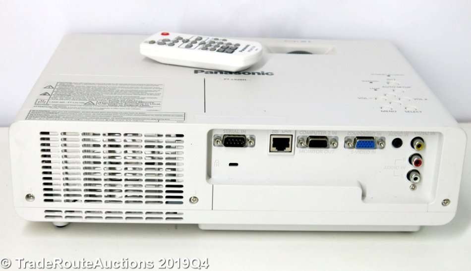 Panasonic PT-LX26H Portable Projector XGA + REMOTE [ ZERO HOURS ON LAMP - UNUSED ]