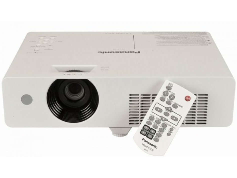 Panasonic PT-LX26H Portable Projector XGA + REMOTE [ ZERO HOURS ON LAMP - UNUSED ]