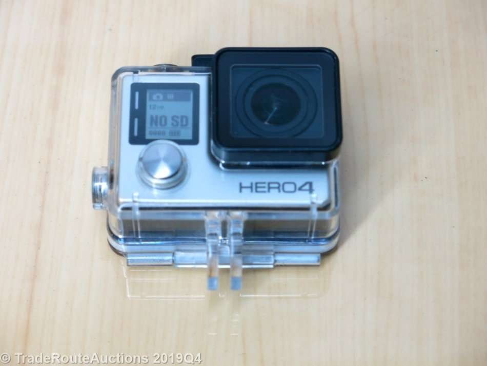 GoPro Hero4 SILVER CHDHY-401 | Built in Touch LCD Display | Wi-Fi | Comes with Casing