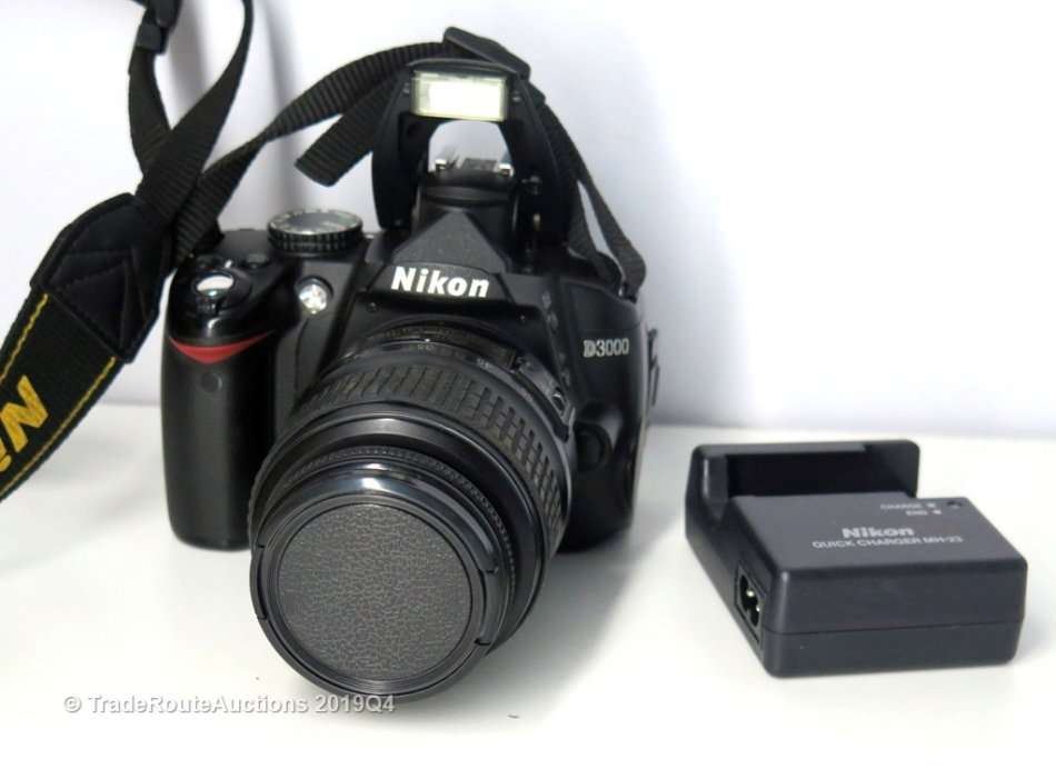 NIKON D3000 DSLR CAMERA CAMERA KIT WITH NIKKOR 18-55 LENS