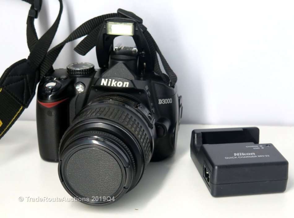 NIKON D3000 DSLR CAMERA CAMERA KIT WITH NIKKOR 18-55 LENS