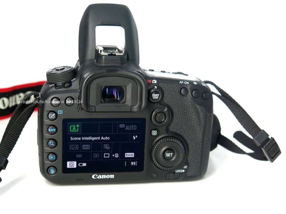 Canon EOS 7D Mark II - 20.2 MP PROFESSIONAL Digital SLR Camera (Body) *** CANON 7D MK 2 ***