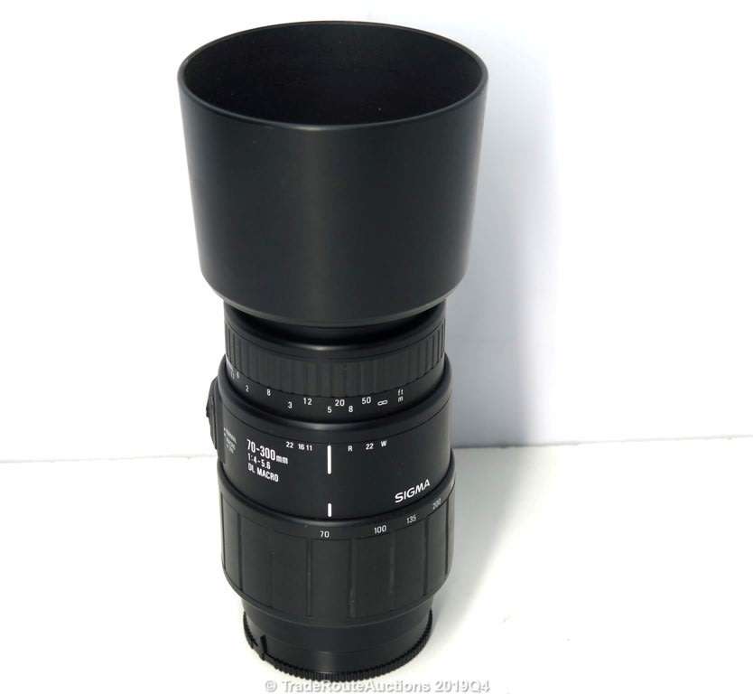 SIGMA DG 70-300mm Telephoto Zoom Lens for SONY / MINOLTA DSLR CAMERAS