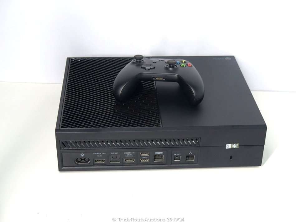 Microsoft Xbox One 500GB Model 1540 Gaming Console + 1 Controller