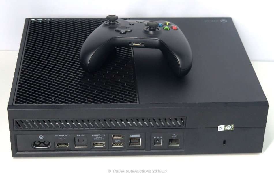 Microsoft Xbox One 500GB Model 1540 Gaming Console + 1 Controller