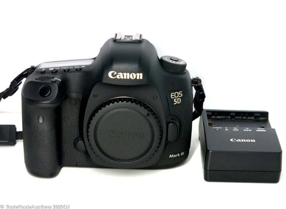 Canon 5D Mk iii 22.3 MP Full Frame CMOS Digital SLR Camera (Body only)