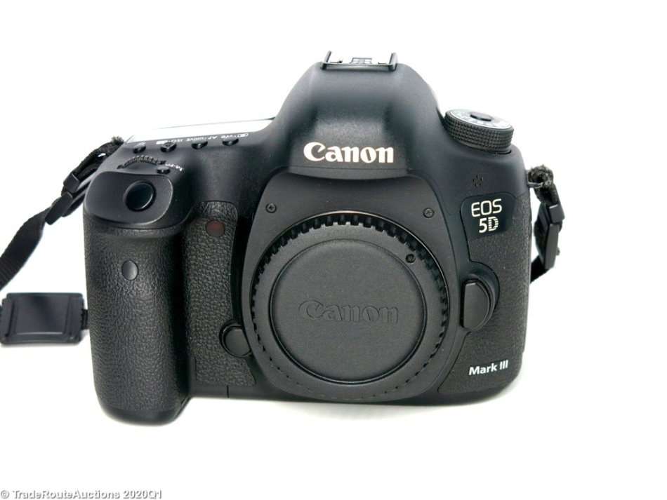 Canon 5D Mk iii 22.3 MP Full Frame CMOS Digital SLR Camera (Body only)