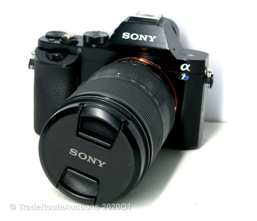 Sony Alpha a7S Mirrorless Digital Camera Kit with Sony 18-200 Lens FULL FRAME