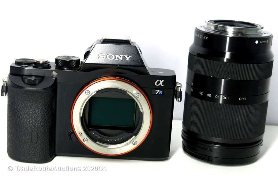 Sony Alpha a7S Mirrorless Digital Camera Kit with Sony 18-200 Lens FULL FRAME