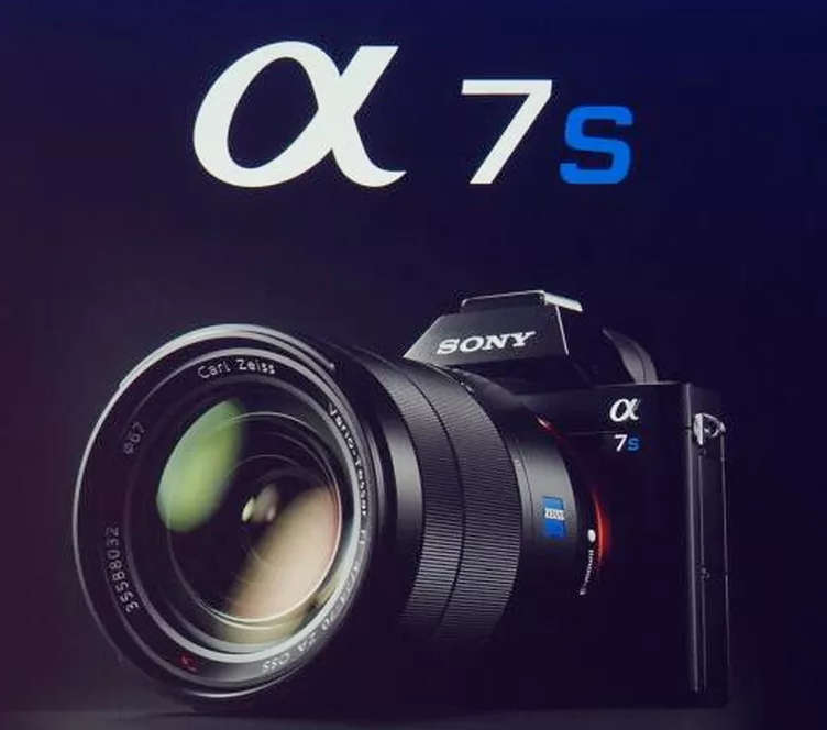 Sony Alpha a7S Mirrorless Digital Camera Kit with Sony 18-200 Lens FULL FRAME