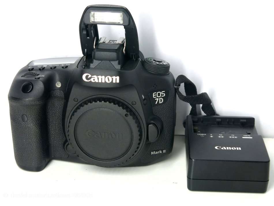 Canon EOS 7D Mark II - 20.2 MP PROFESSIONAL Digital SLR Camera (Body) *** CANON 7D MK 2 ***