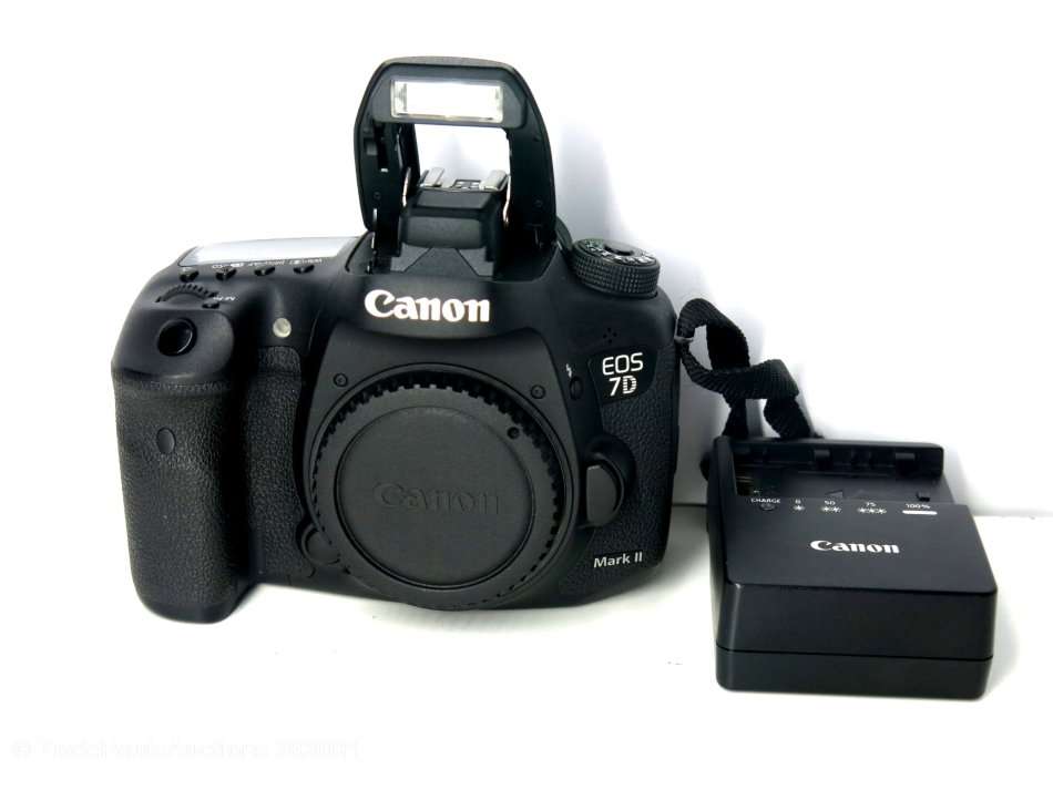 Canon EOS 7D Mark II - 20.2 MP PROFESSIONAL Digital SLR Camera (Body) *** CANON 7D MK 2 ***