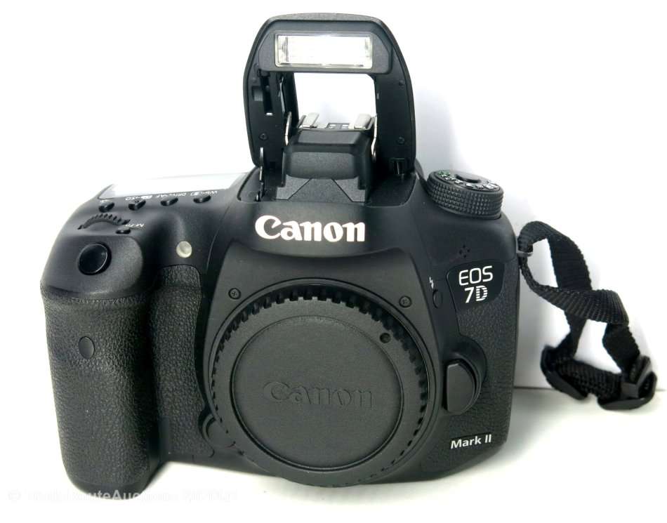 Canon EOS 7D Mark II - 20.2 MP PROFESSIONAL Digital SLR Camera (Body) *** CANON 7D MK 2 ***