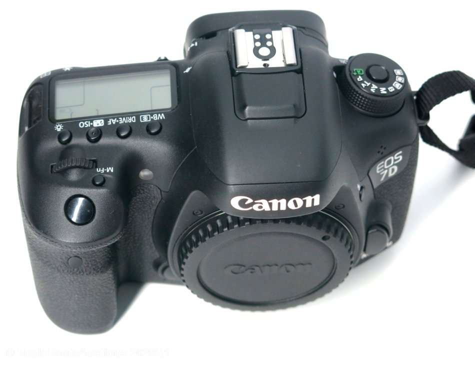Canon EOS 7D Mark II - 20.2 MP PROFESSIONAL Digital SLR Camera (Body) *** CANON 7D MK 2 ***