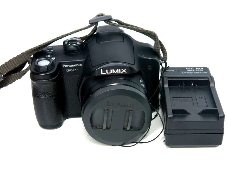 Panasonic DMC-FZ7 12x Optical Zoom with Leica MEGA O.I.S. Digital Camera